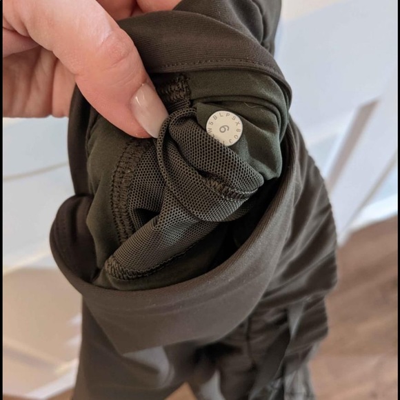 Lululemon sport pants - Picture 3 of 4